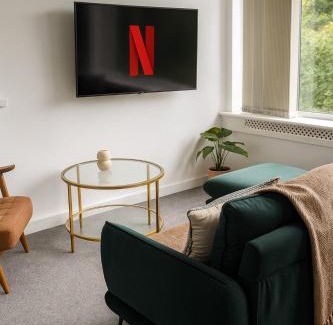 Winchester Apartment | Comfortable 3 bed in Winchester - Parking