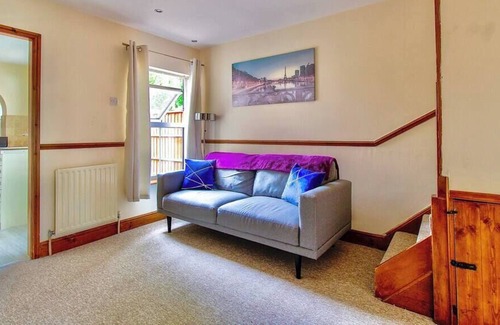 Bedford House | Comfortable 3-Bedroom Home in Bedford