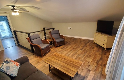 Wapakoneta House | Comfortable 3 Bedroom Home, Free Parking, WIFI
