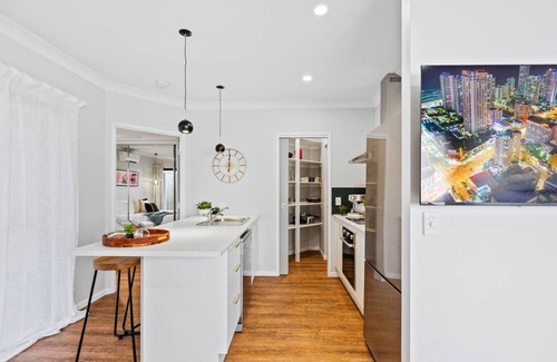 Portsmith House | Comfortable 3-Bedroom Home Near City