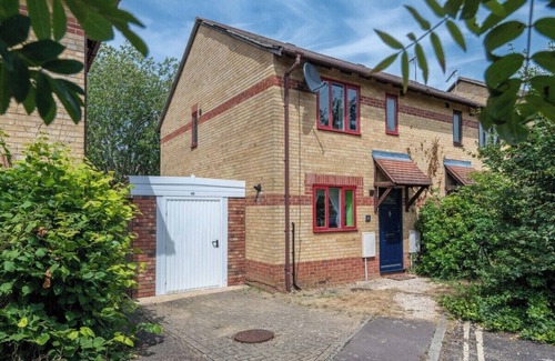 Oxford House | Comfortable 3 bedroom home with parking and garden