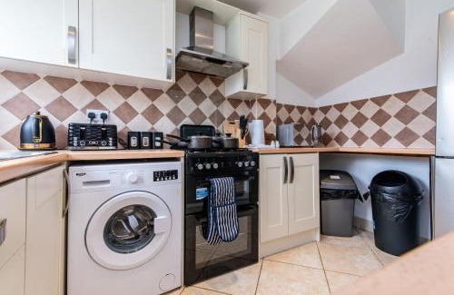 Bedford House | Comfortable 3-Bedroom House with Private Driveway in Bedford