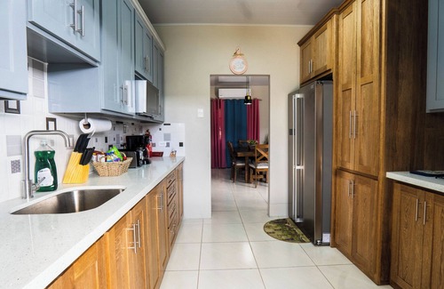 Tacarigua House | Comfortable 3-bedroom house AC TV in rooms WiFi laundry fully equipped kitchen