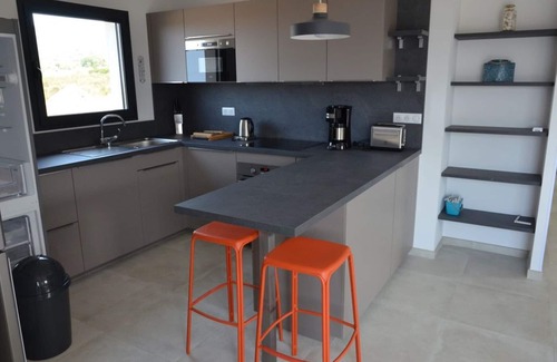 Palasca Villa | Comfortable 3-bedroom villa 500 metres from LOZARI beach