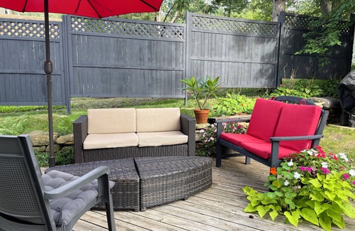 Hudson House | Comfortable 3-bedroom vintage house with WiFi in downtown Hudson