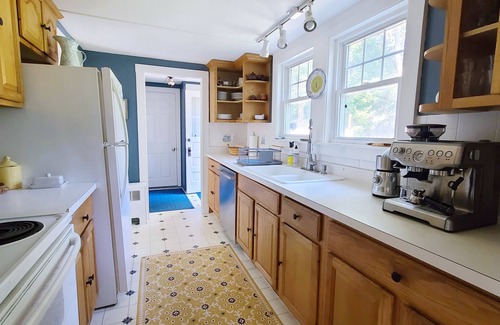 Wellfleet House | Comfortable 3BD-A/C, , Enclosed Outdoor Shower, Walk to Town, Pier & Mayo Beach