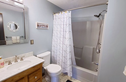 Wellfleet House | Comfortable 3BD--Central A/C, Enclosed Outdoor Shower, Deck, Close to Gull Pond