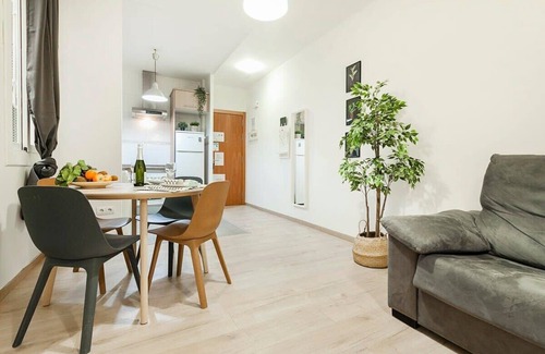 El Parc i la Llacuna del Poblenou Apartment | Comfortable 3BD in Poblenou next to the beach for Families