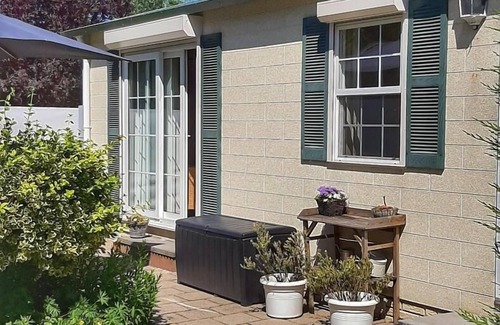Groede House | Comfortable 4-person chalet in Groede with garden, complete kitchen and free wifi. Quiet location within walking distance of beach and nature.
