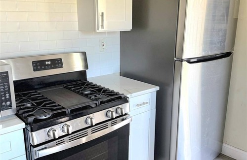 Taylor House | Comfortable 4BR Retreat Close to DTW, Hospitals & Expressways