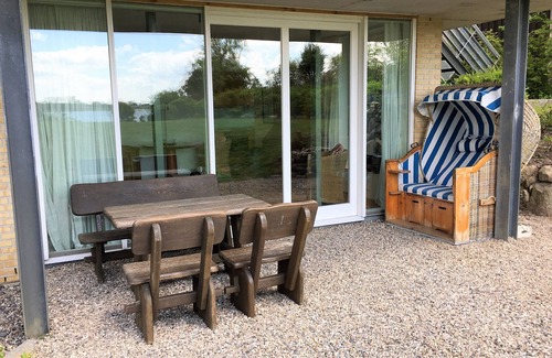 Ruckeberg Apartment | Comfortable accommodation with direct Schlei property.