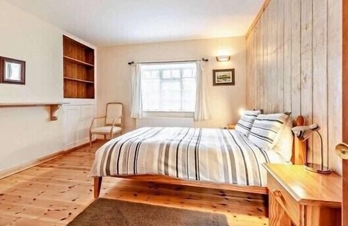 Pencader Apartment | Comfortable Airy 5-Bed Apartment in Llandysul