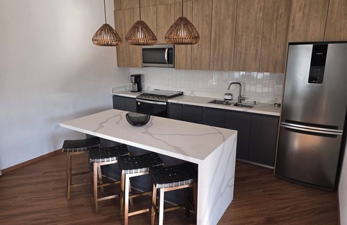 Bernal House | Comfortable, amplia y moderna casa para 6 personas con vista a Pena de Bernal