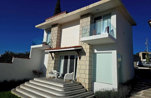 Bernal House | Comfortable, amplia y moderna casa para 6 personas con vista a Pena de Bernal