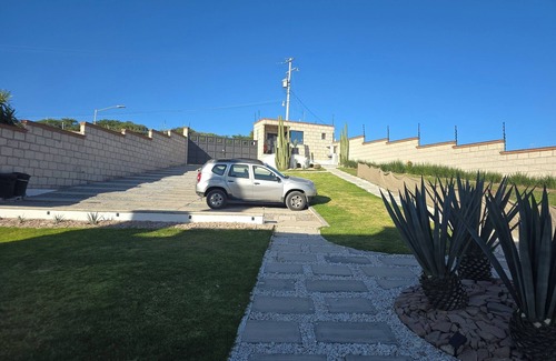 Bernal House | Comfortable, amplia y moderna casa para 6 personas con vista a Pena de Bernal