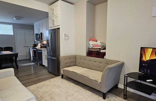 Wasaga Beach Apartment | Comfortable and convenient full apartment