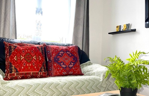 Chadwell Apartment | Comfortable and convenient 1-Bed Apart in Romford