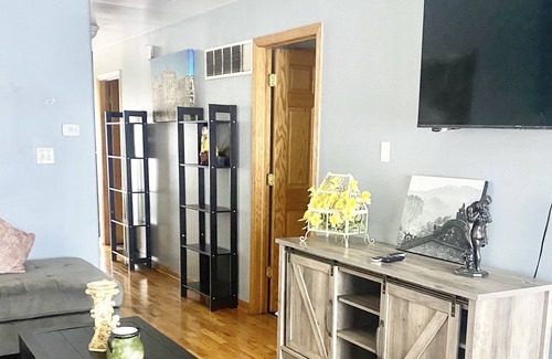 Summit Apartment | Comfortable and Cozy 3 bedroom Apartment