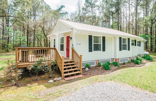Sturgis House | Comfortable and Cozy Cabin in the Wood