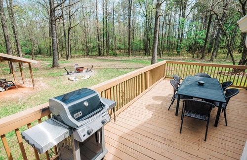 Sturgis House | Comfortable and Cozy Cabin in the Wood