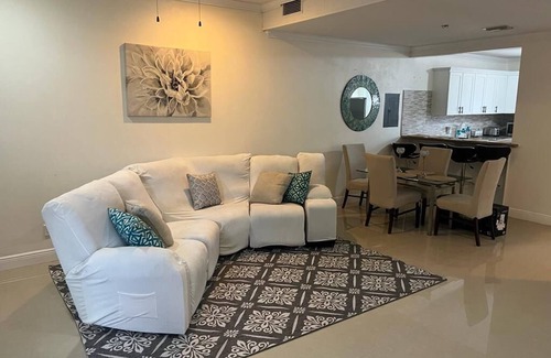Nassau House | Comfortable and Cozy Townhouse in Paradise!