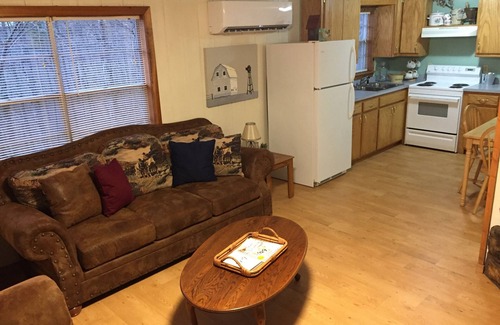 Smithville Cabin | Comfortable and cozy two bed one bath cabin nestled in the Kiamichi Mountains
