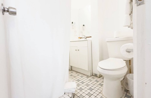 Aibonito Hostel | Comfortable and Elegant Aibonito Hotel/FREE PARKING & WIFI/GOOD AREA - 208