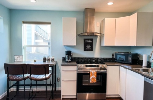 Old Town North Apartment | Comfortable and fully loaded apartment walking distance to Old Town.