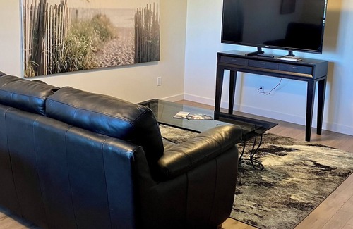 Cumberland House | Comfortable and relaxing suite close to your Cumberland Adventure