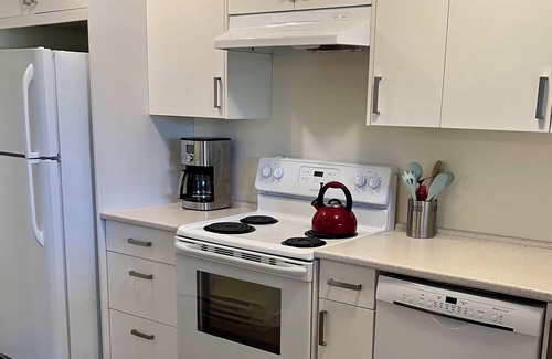 Cumberland House | Comfortable and relaxing suite close to your Cumberland Adventure