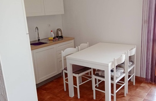 Prozurska Luka Apartment | Comfortable and spacious apartment near beach Prožurska Luka, Mljet (A-617-a)