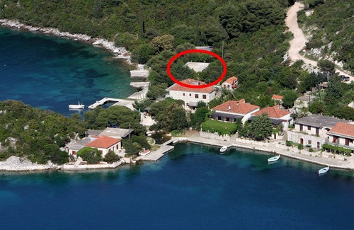 Prozurska Luka Apartment | Comfortable and spacious apartment near beach Prožurska Luka, Mljet (A-617-a)