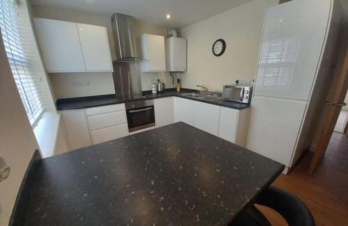 Beeston Apartment | Comfortable and spacious 2 bedrooms Free parking