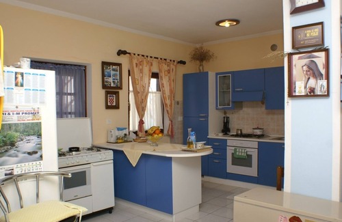 Zubovici Apartment | Comfortable and spacious apartment near beach Zubovići, Pag (A-4065-a)