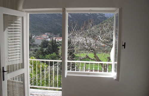 Trpanj Apartment | Comfortable and spacious apartment with terrace Trpanj, Pelješac (A-11545-a)