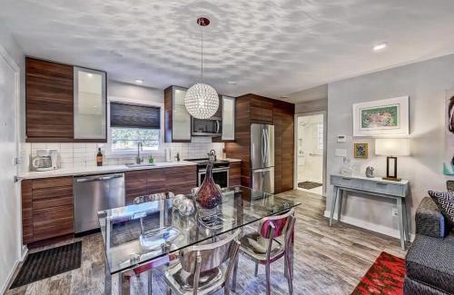 Cherry House | Comfortable and stylish condo near Myers Park