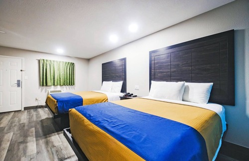 Pledger Hotel | Comfortable and Suiting Stay! Free Breakfast and Parking!