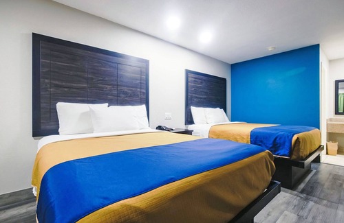 Pledger Hotel | Comfortable and Suiting Stay! Free Breakfast and Parking!