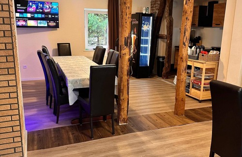 Zueschen Apartment | Comfortable and versatile room-perfect for relaxation, work and exchange