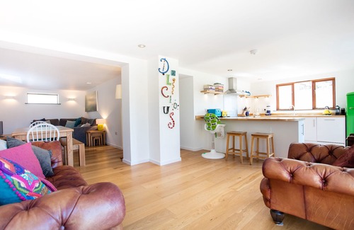 Bude House | Comfortable and well equipped 4 bedroom family home - 600m from the beach