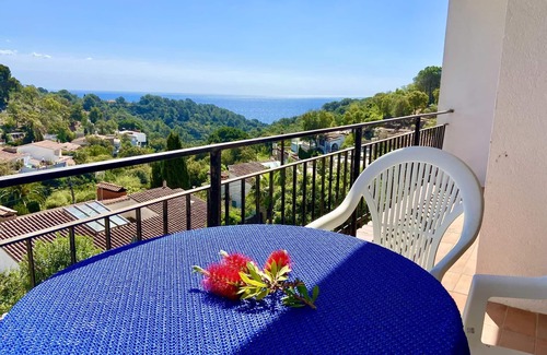 Canyelles Apartment | Comfortable apartment with communal pool in Lloret de Mar.