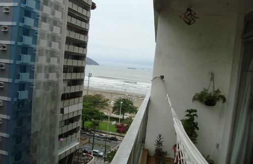 Santos Apartment | Comfortable apartment with balcony overlooking the sea