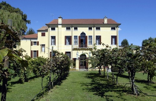 Vigonza Apartment | Comfortable apartment in Villa Veneta with pool near Padua