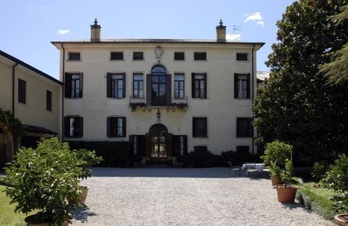 Vigonza Apartment | Comfortable apartment in Villa Veneta with pool near Padua