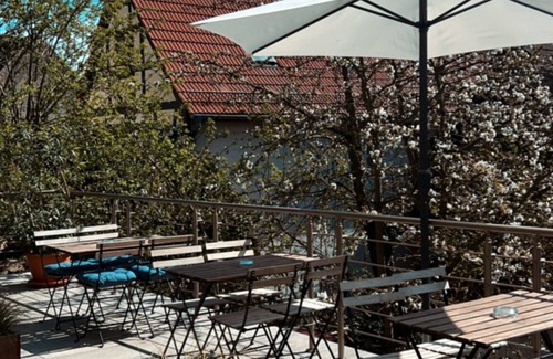 Oderberg Apartment | Comfortable apartment near the water with its own bar.