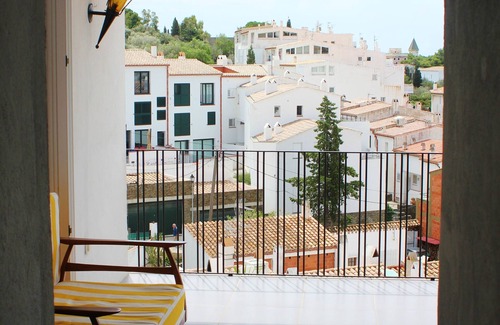 Cadaques Apartment | Comfortable apartment, very quiet, superb sea view, sleeps 4/6
