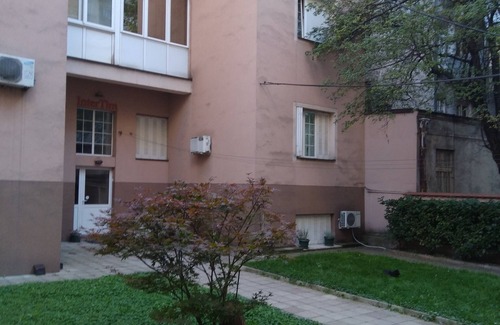 Vracar Apartment | Comfortable apartment in delightful Beograd with WiFi, AC