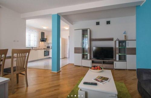 Bartici Apartment | Comfortable apartment in Bartići