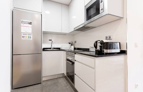 Jeronimos Apartment | Comfortable Apartment with Terrace near Retiro Park. Retiro II