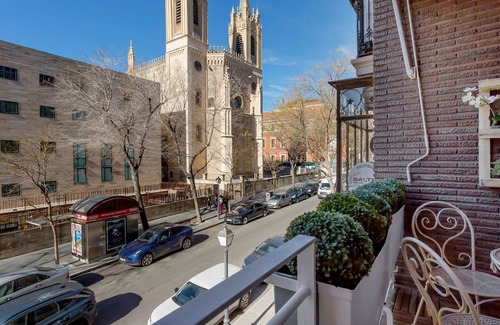 Jeronimos Apartment | Comfortable Apartment with Terrace near Retiro Park. Retiro II
